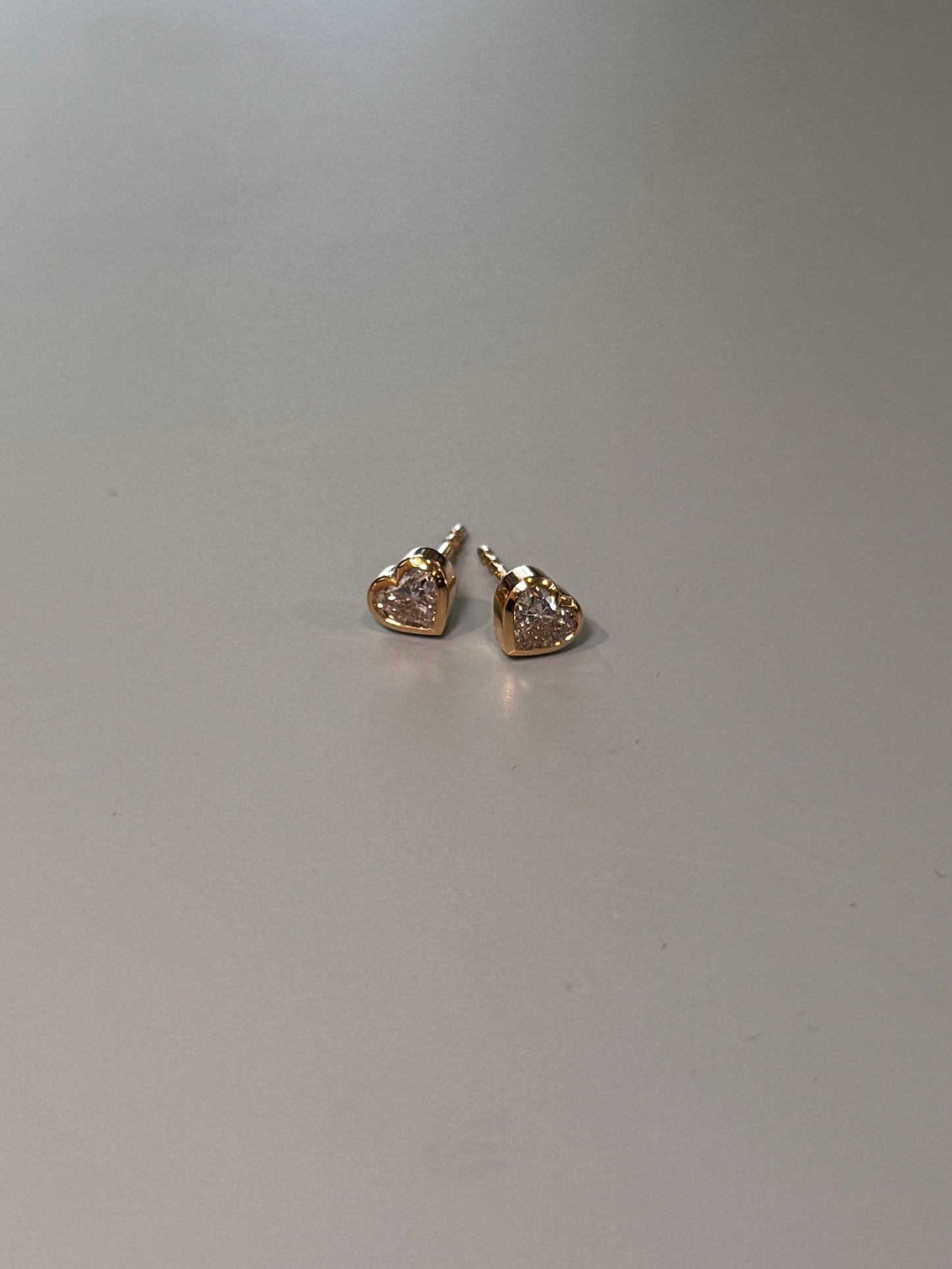 Ohrstecker Heart 18kt Gelbgold mit weißen Diamanten (0,52 ct) – H/VS